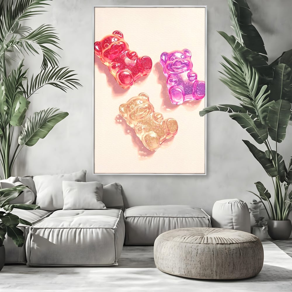 Tablou canvas cu tablou canvas cu trei ursuleti gelee, in rama de aluminiu argintiu, pe perete intr-un living